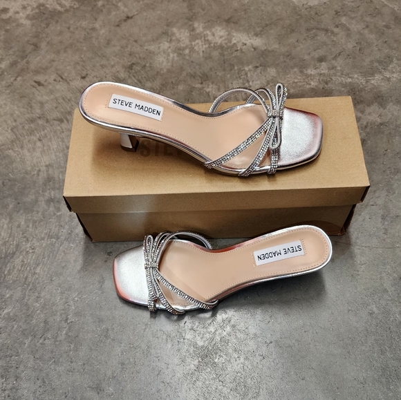 NIB Steve Madden Sheley Leather Rhinestone Embellished Kitten Heel Size 7.5 - Picture 3 of 6